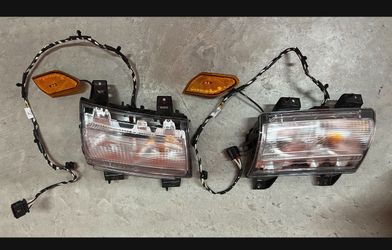 Jeep Gladiator WILLYS Front Fact Halogen Turn Signals & Side Marker 2021 ORIGINAL