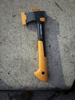FISKARS X7 Camping Hatchet