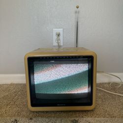 Vintage 1985 Quasar Color TV WP2145XU Retro Gaming Cube Yellow - Tested Working