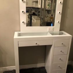 Vanity Desk With Mirror 