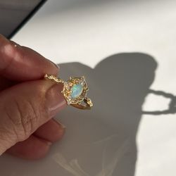 Beautiful Ring 14k Gold Size 8