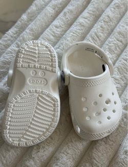 Toddler crocs