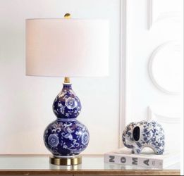 Jonathan Y Lee 27 in Blue/White Ceramic Chinoiserie Table Lamp