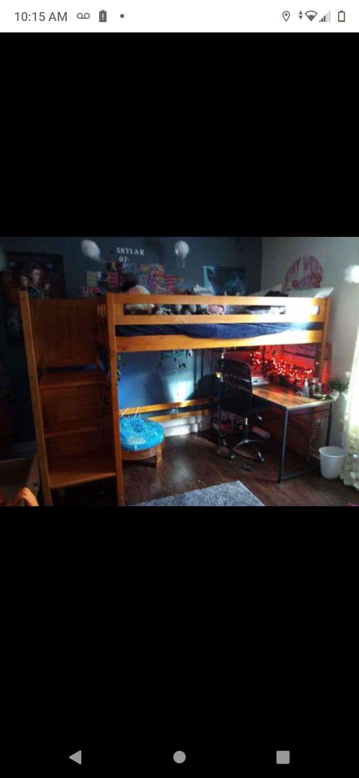 Twin Bunk Beds With Steps(Have Bottom Bunk)