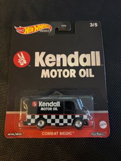 2023 HOT WHEELS PREMIUM KENDALL MOTOR OIL COMBAT MEDIC WITH REAL RIDERS