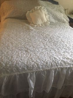 White Eyelet Queen Full/Queen Size Bed Spread With Eyelet Throw Pillow And Sham