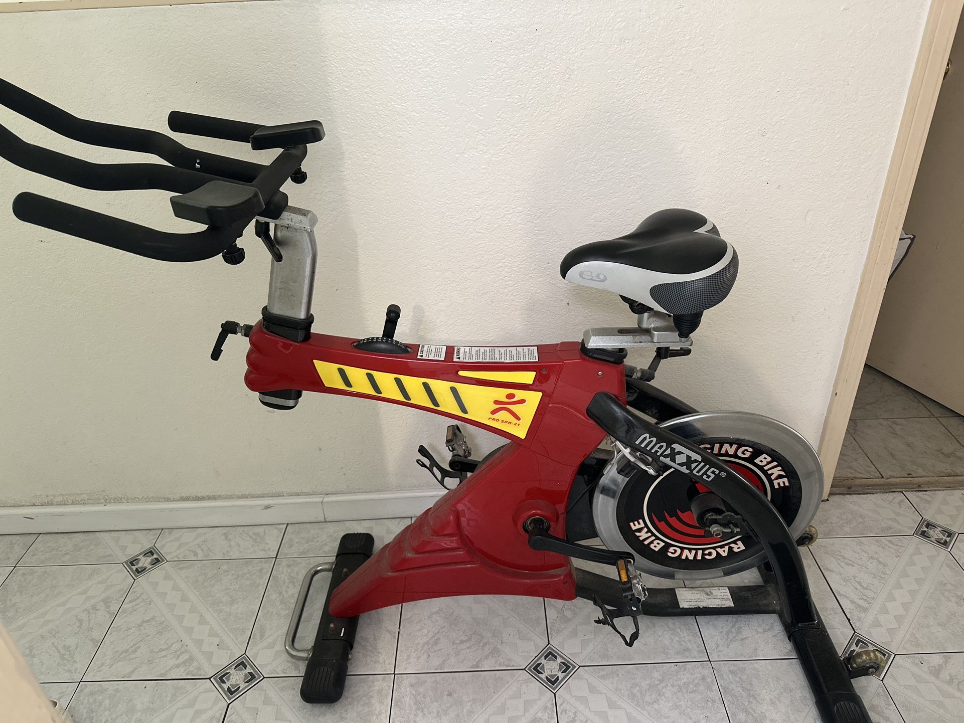 Maxxus Pro SPK-21 Racing Style Fitness Stationary Bike