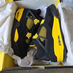 Air Jordan 4 Retro