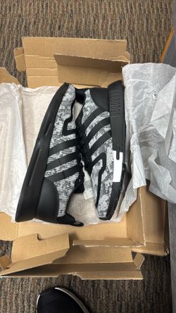 Men’s adidas shose size 9
