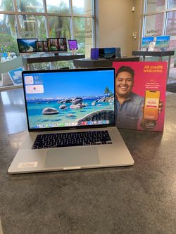 16” MacBook Pro 2.6GHz i7 6-Core - Like New in Silver!