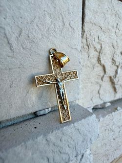 14k gold mesh pendant
