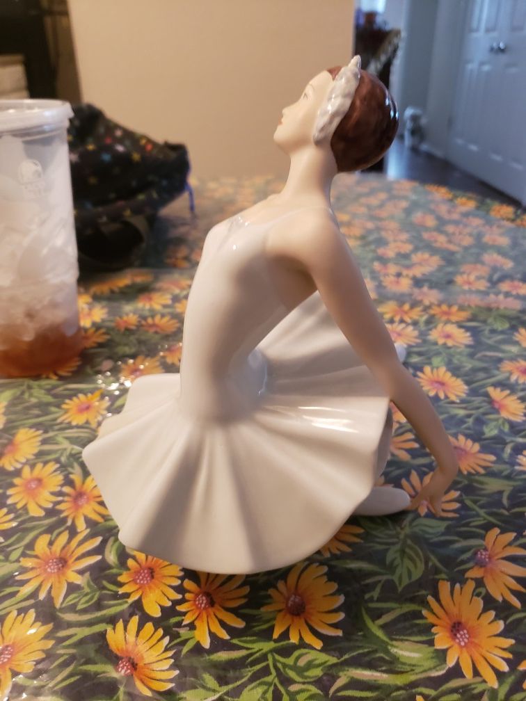 Royal Dux Bohemia Ballerina Figure Porcelain Hand Painted Made in Czech