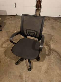 Budget-Friendly Fabric Desk Chair – Great Condition
