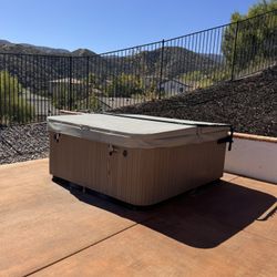 Hotsprings 4 Person spa $5000 obo