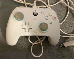 Xbox One Wired Controller – Like New – Braided Cable  💲Price: $15  Xbox One wired controller in like-new condition. Everything works perfectly with r