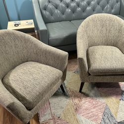 2 Living Room Chairs (Set)