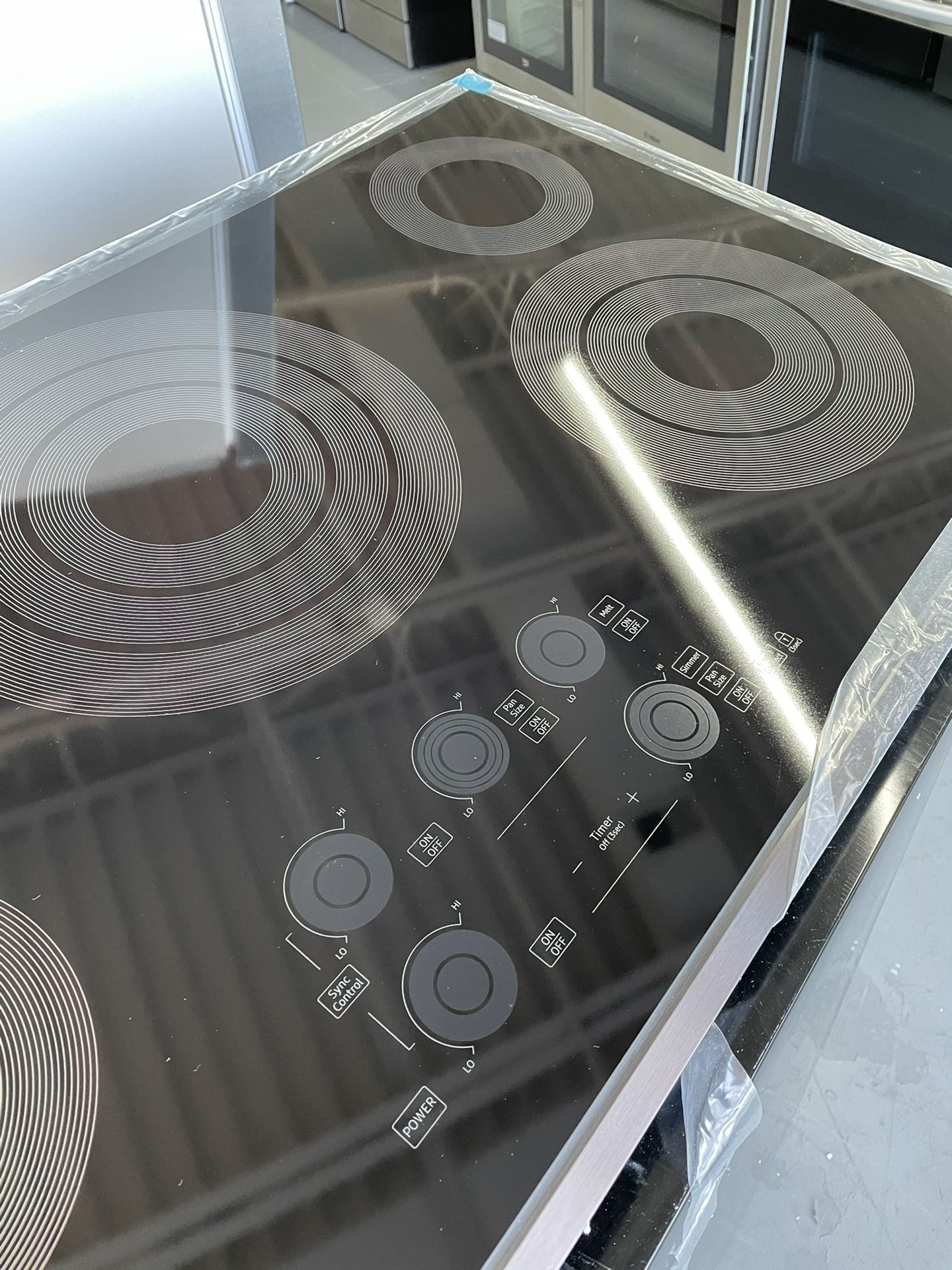 NEW Samsung 36" Black Stainless Steel Electric Cooktop NZ36K7570RG