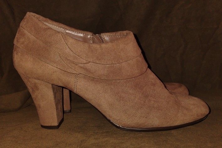 Aerosoles Suede Pleated Light Brown Cuffed Short Ankle Booties Women's 9.5M
