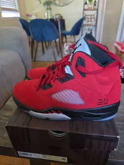 Jordan 5 Retro
Raging Bull Red (2021)