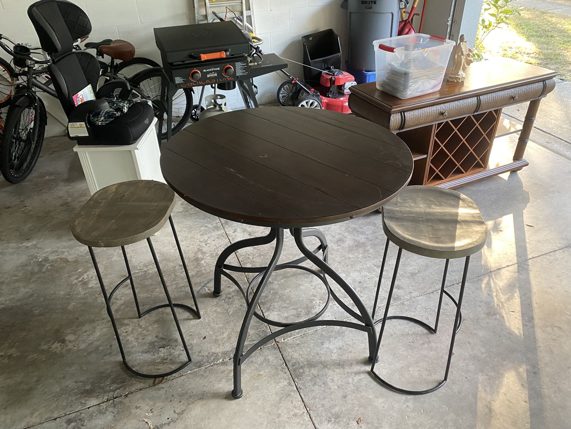 Cafe Table And Chairs