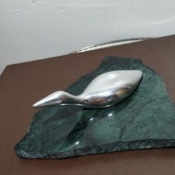 HOSELTON ALUMINUM SCULPTURE ON GRANITE STAND 7"×2" - M07