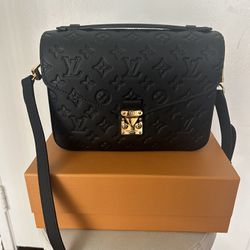 Louis Vuitton Pochette Métis Black Bag