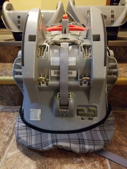 Infant Car Seat With 2 Bases (Make Offer) Thumbnail