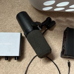 Shure SM7B SM-7B Dynamic Broadcast Recording Microphone.