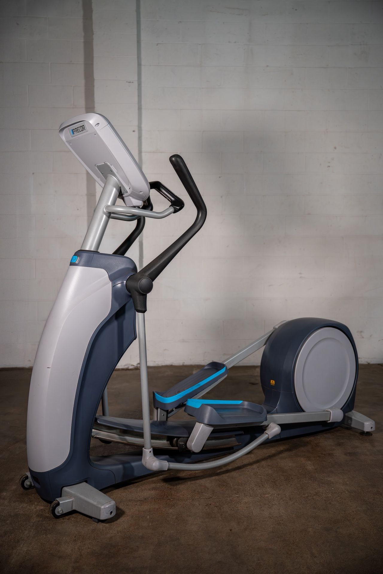 Precor EFX 835 Elliptical w/ p30 Console