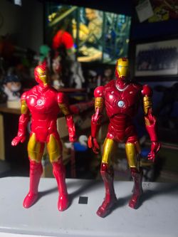 2 Iron-Man figures