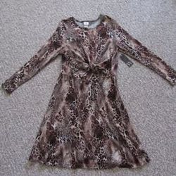 NWT Women's Wrapper Leopard/Cheetah Print Dress Long Sleeve Size Medium