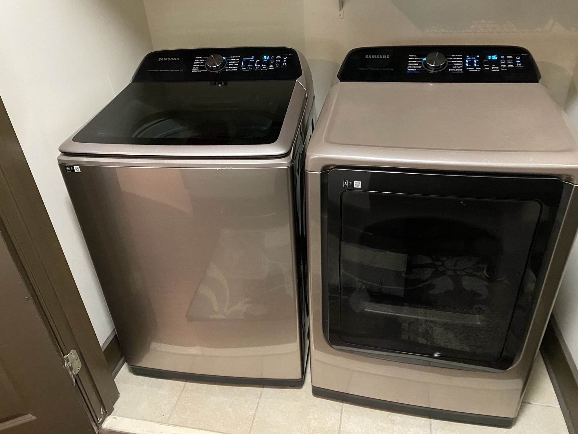 Electric Samsung Smart Washer & Dryer Set