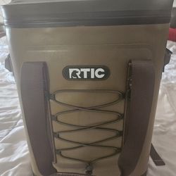 RTIC Cooler 30 Can Backpack Cooler NWT