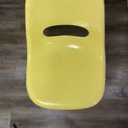 Krueger Metal Products Fiberglass Shell  Chair Circa 1960