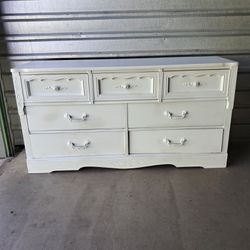 Vintage White Solid Wood 6 Drawer Dresser