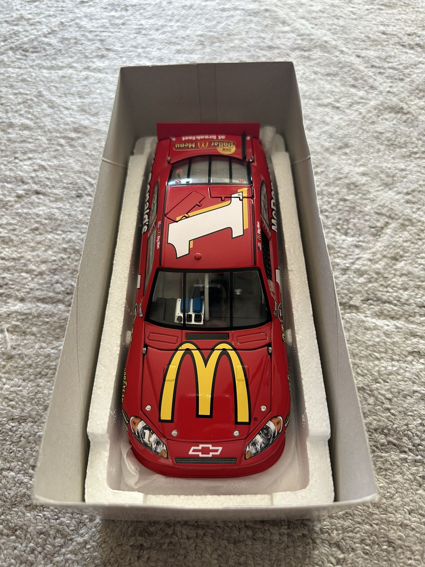 NASCAR JAMIE MCMURRAY MCDONALDS 2011 1/24 SCALE DIECAST