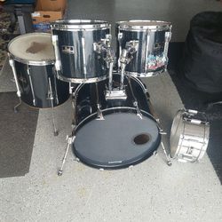 Pearl Export Drums 5-piece 22/16/13/12/14 Snare