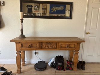Entrance table