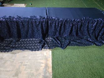 Tela azul brilloza para faldon de mesa principal.. de 8 yardas...$50