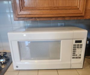GE White Countertop Microwave