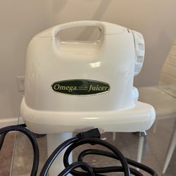 Omega 8004 Juice Extractor Comercial Grade White Motor Base Only