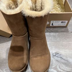 Ugg Bailey Bow SHORT Boots (Chestnut) Size 7
