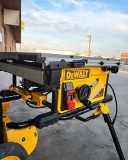 DEWALT 10 IN. TABLE SAW $499