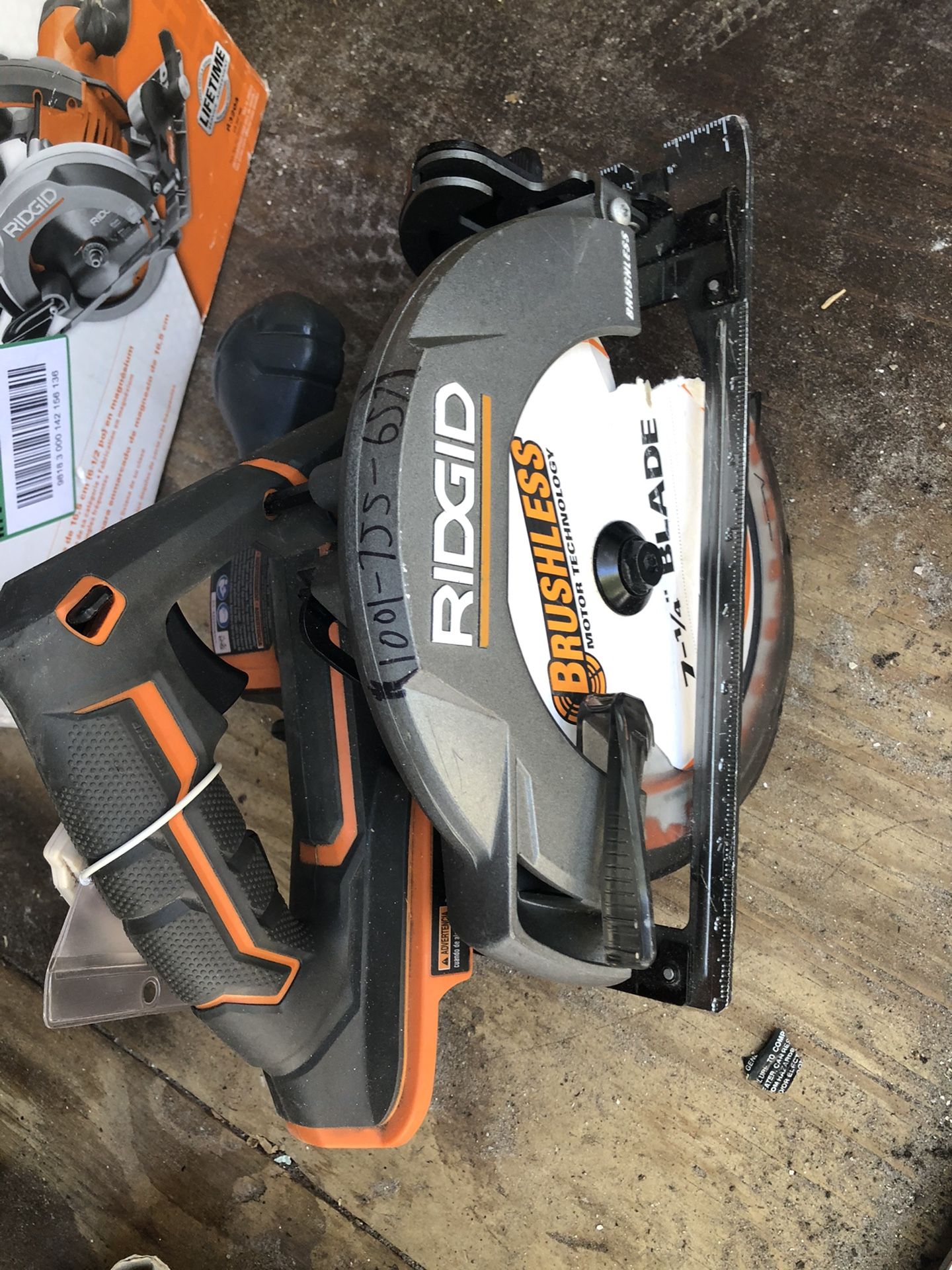 RIDGID R8653 18Volt Cordless Brushless 71/4 in. Circular Saw {TOOL