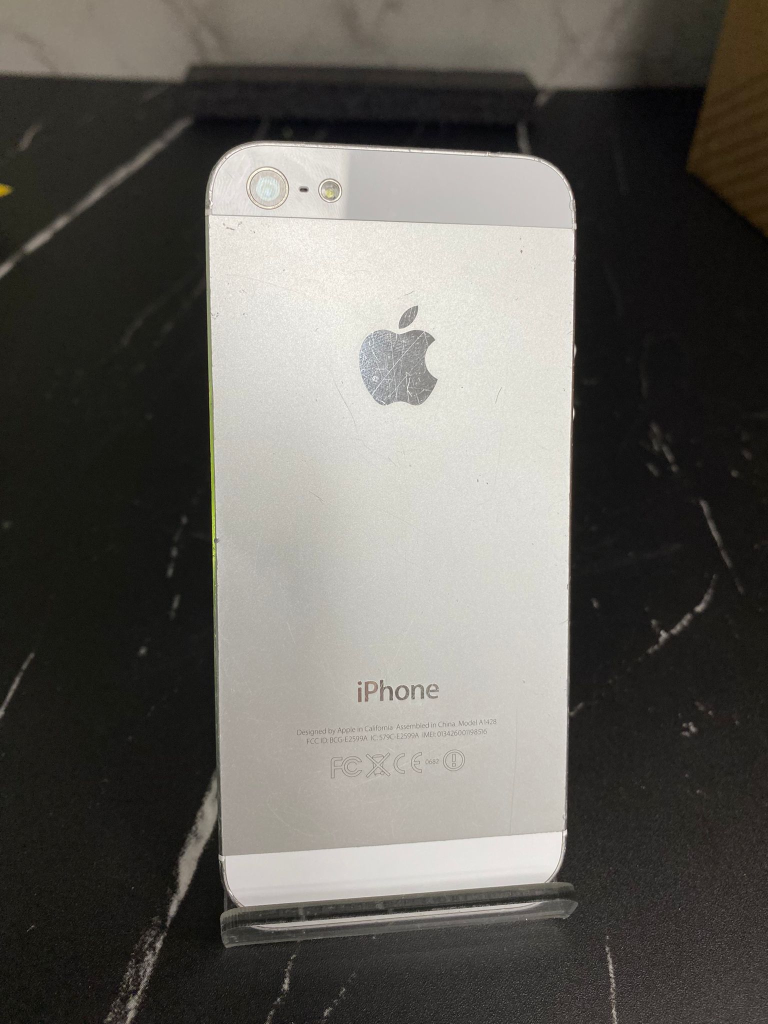 iPhone 5 16GB Unlocked ID: 98516