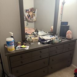 Must Go! King Bed Set