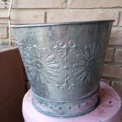 Decorative 🪣 Pail