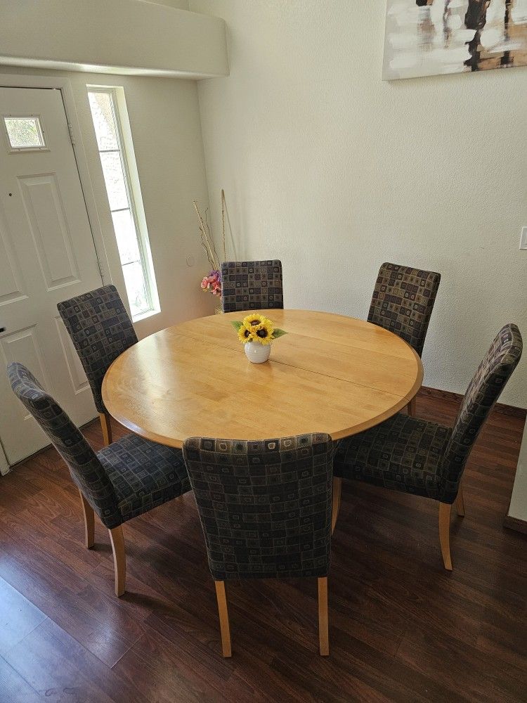 Dining Table & Chairs!