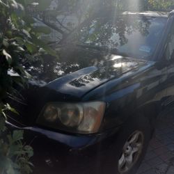 2001 Toyota Highlander And 2011 Lincoln Town Car For Sale 