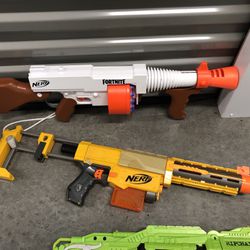 Lot Of Nerf Guns And Ammo 